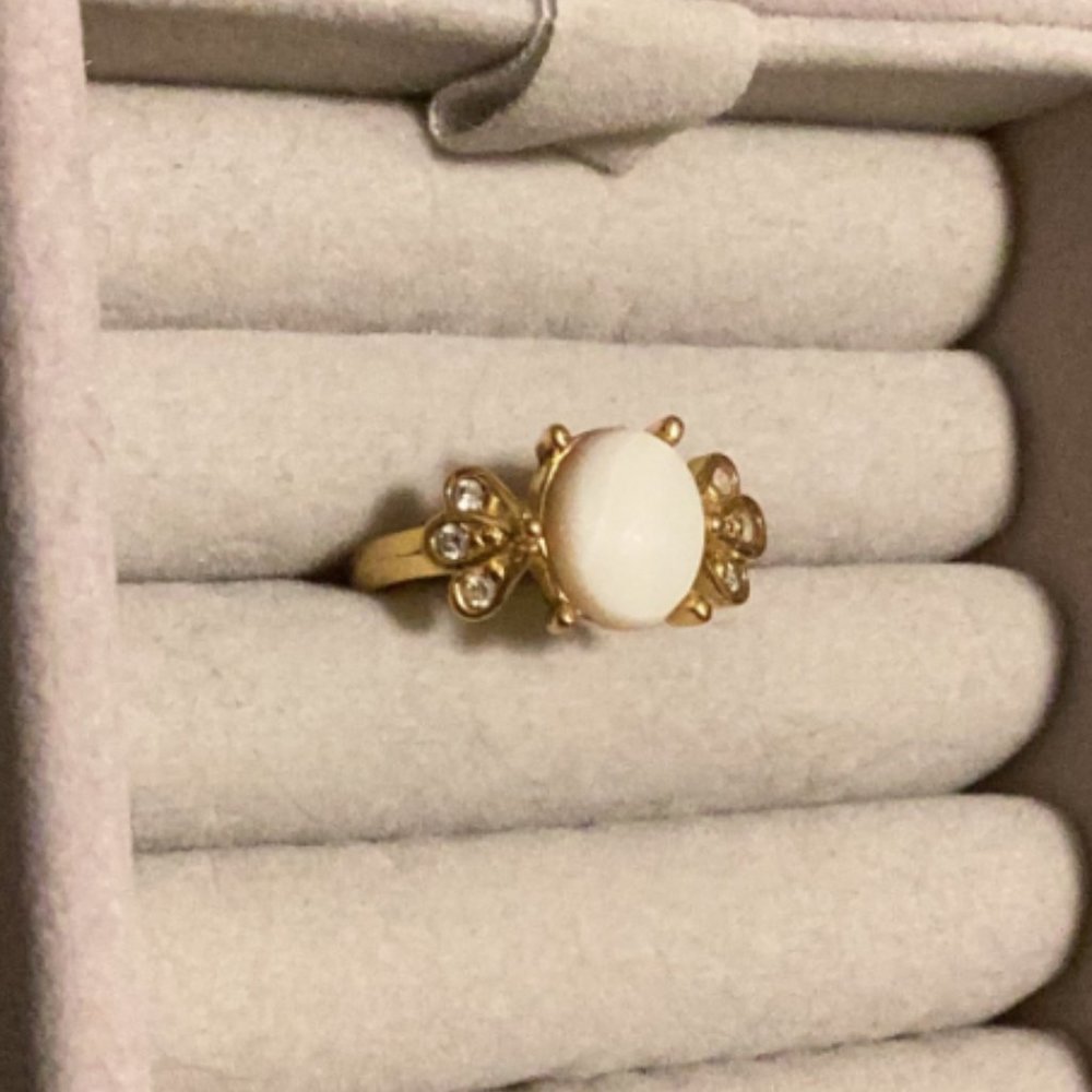 Vintage faux opal ring size 7.5-8
